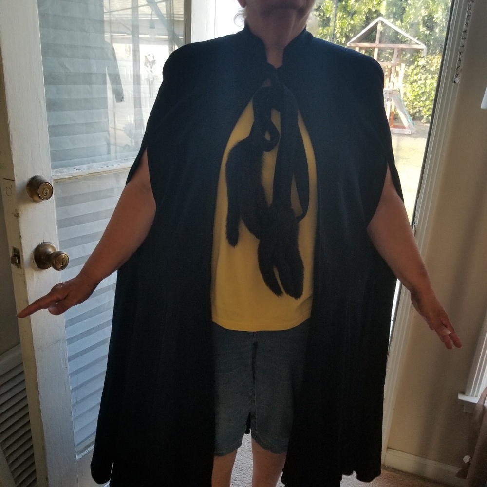 *•°VINTAGE°•☆* Cape - Picture 3 of 7